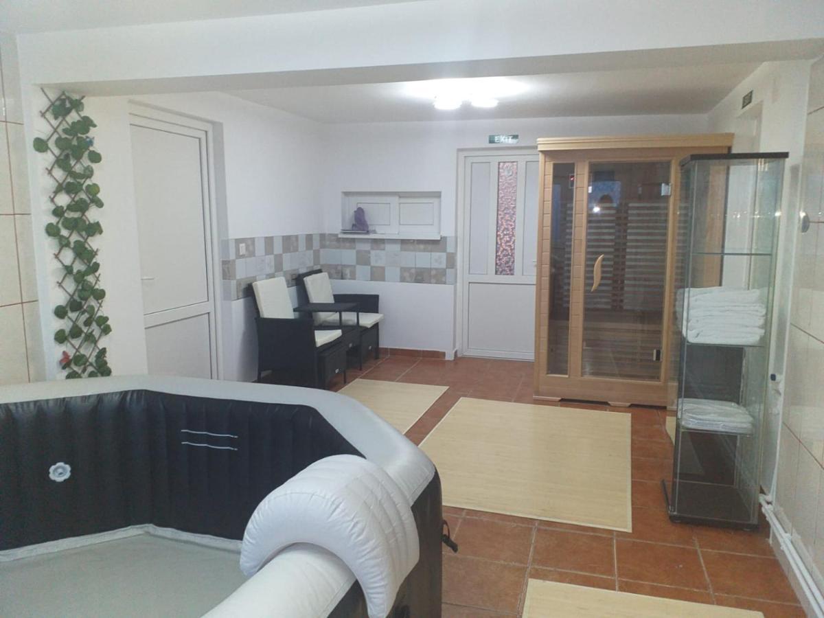 Miraj Hotel Azuga Buitenkant foto